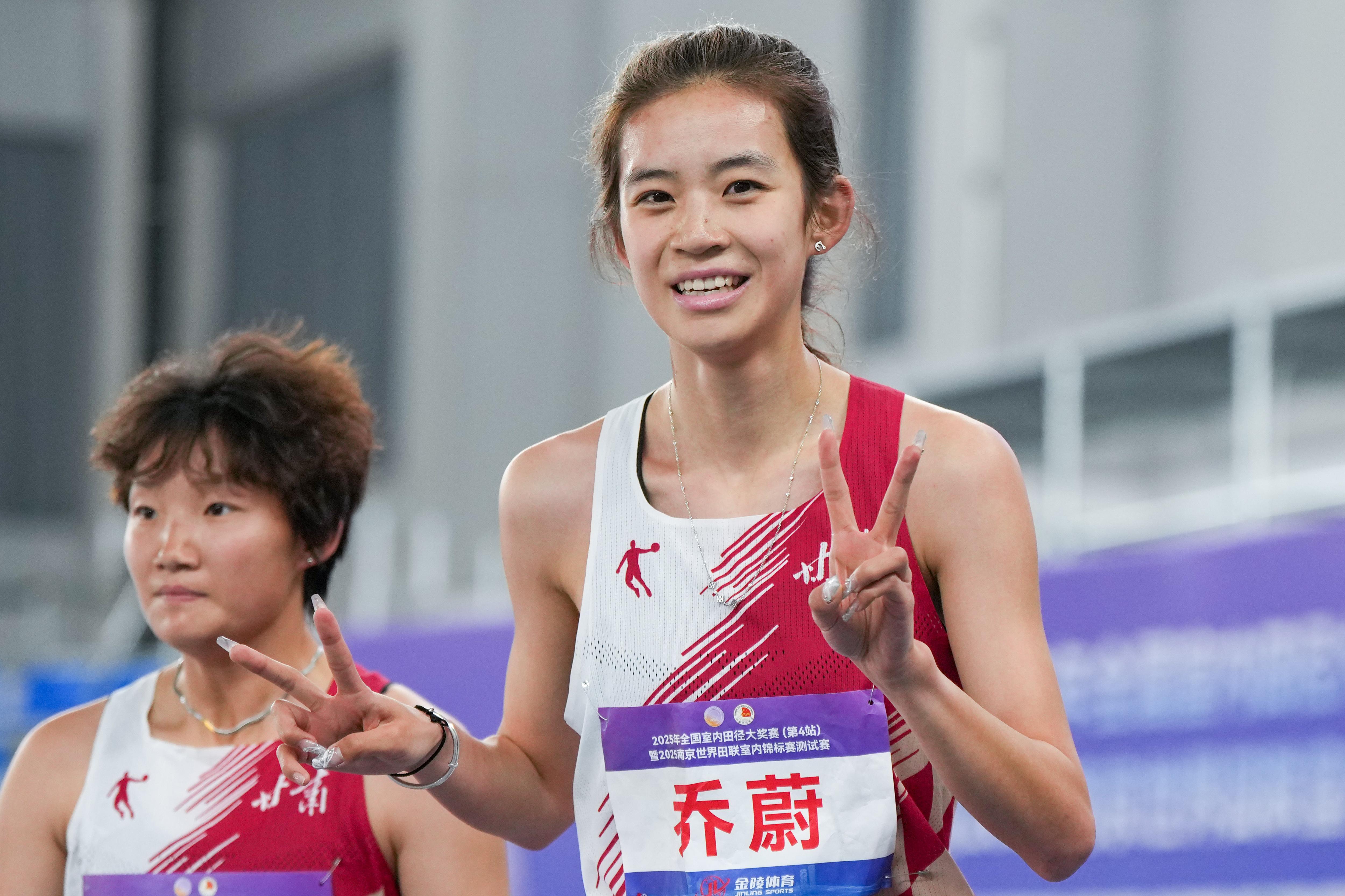 爱游戏官方-冷静与激情交织！田径完美收官