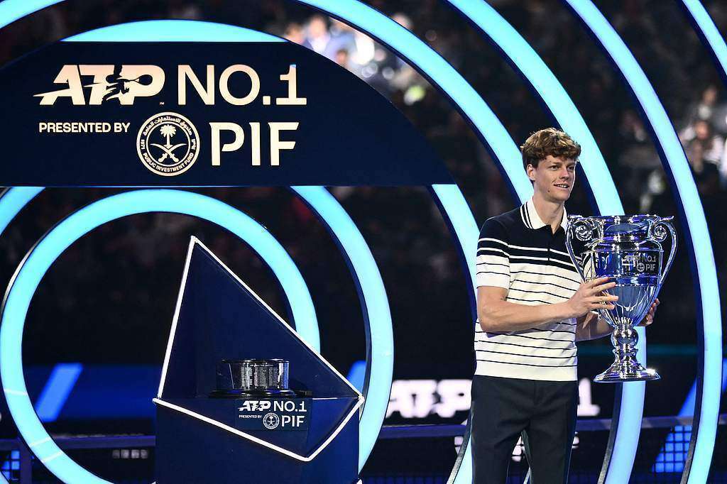 年终总决赛险胜拉沃尔杯,辛纳带队取胜 年终总决赛险胜拉沃尔杯,辛纳带队取胜