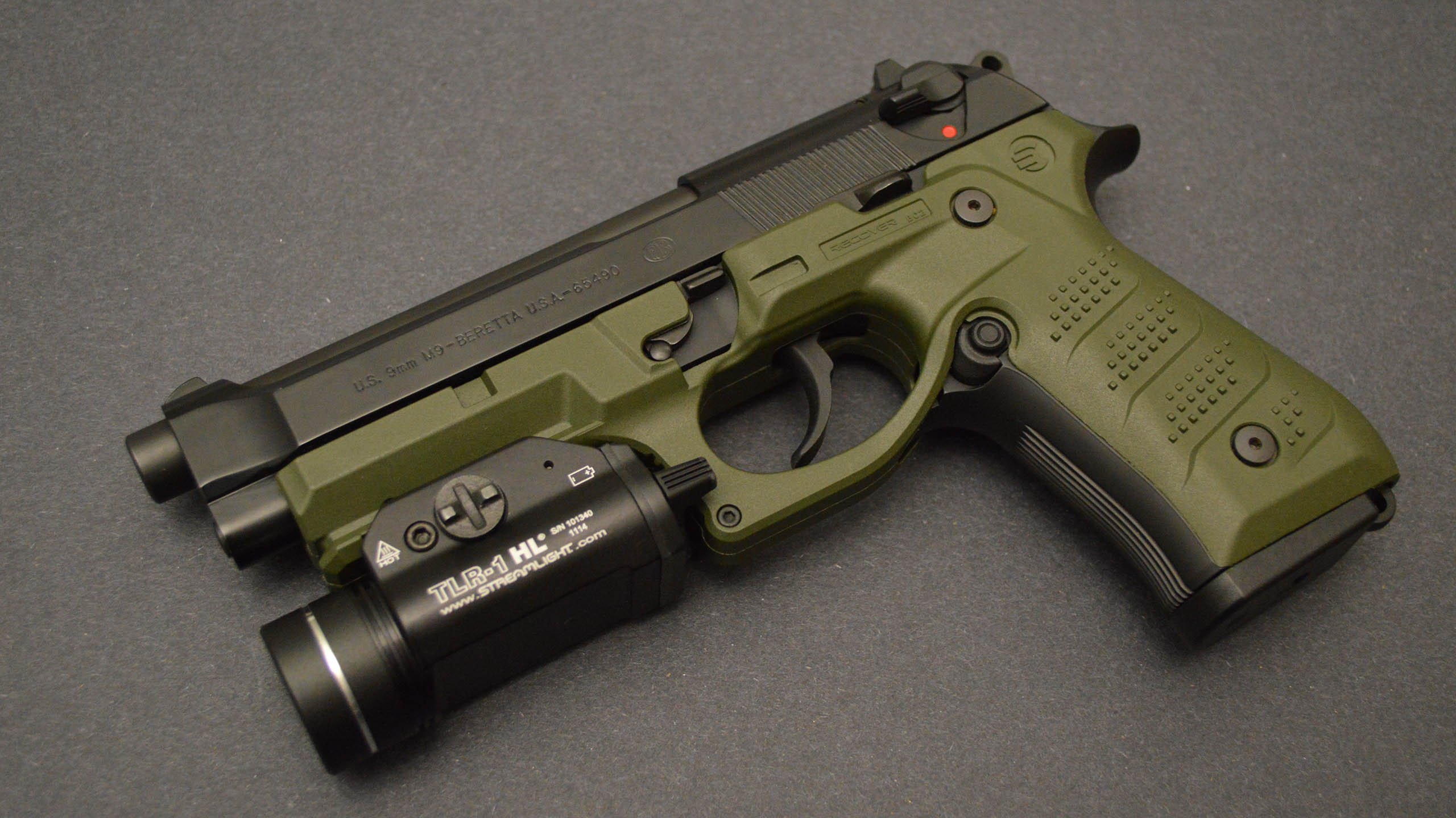 夜晚的双重奏,铁血战车的团队博弈与羽球女王的个人锋芒