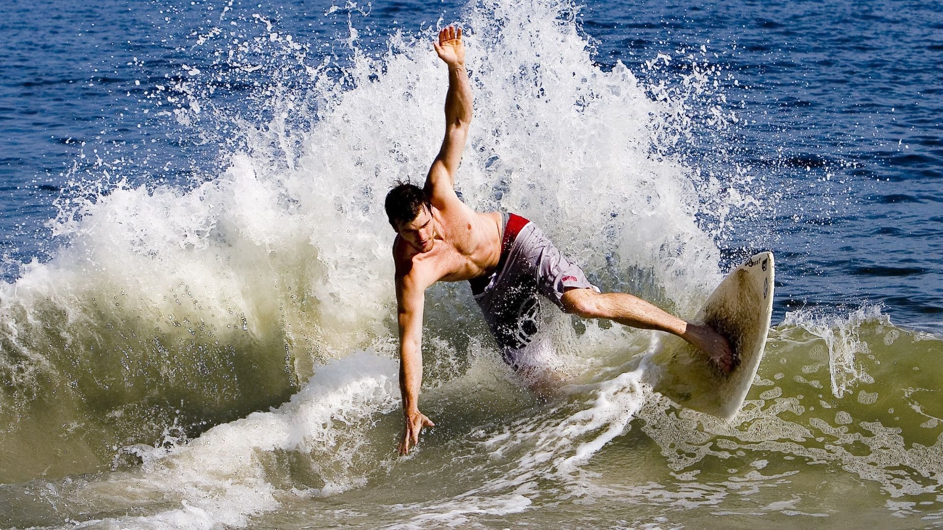 跨界篮球巅峰对决，杰伦格林狂砍50分，尼克斯险胜新疆队